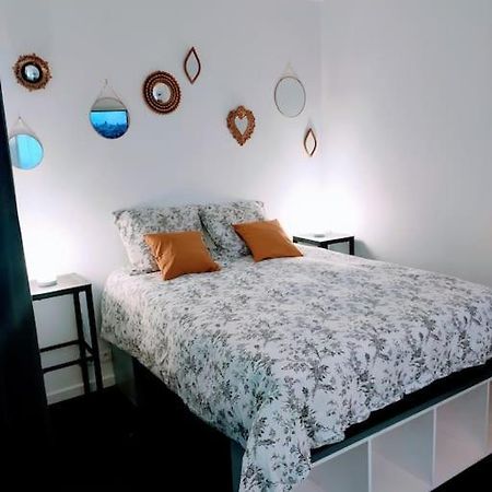 Appartement Les Abbesses Paris Exterior photo